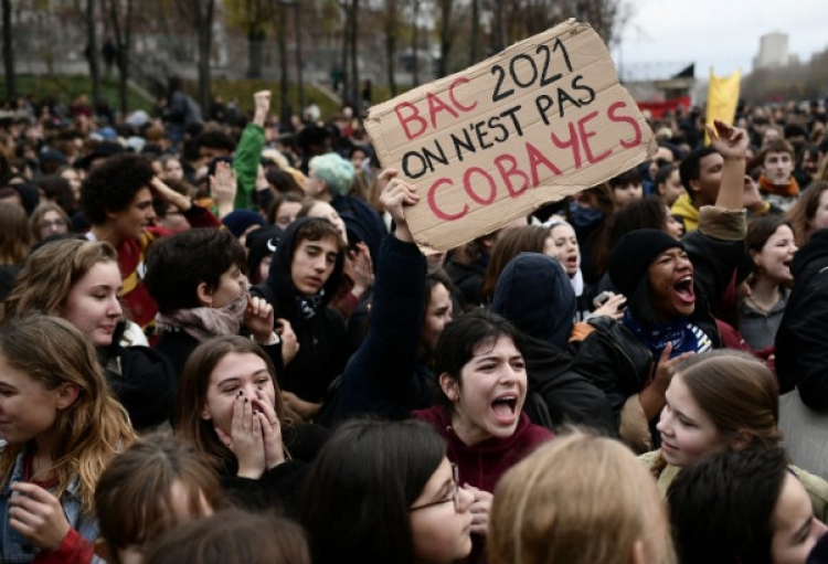 Franca nuk gjen qetësi, studentët në protestë