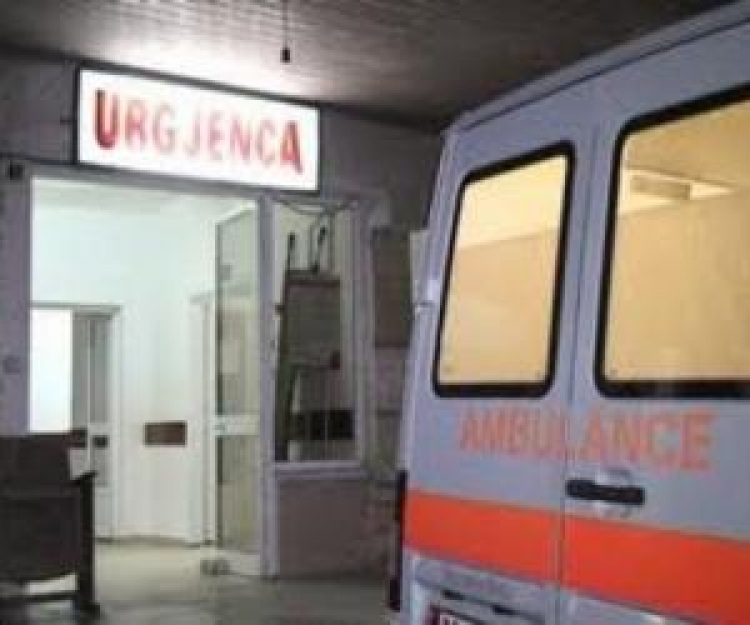 Sherr me thika midis dy adoleshentëve në Durrës, njëri transportohet me urgjencë në Spitalin Ushtarak
