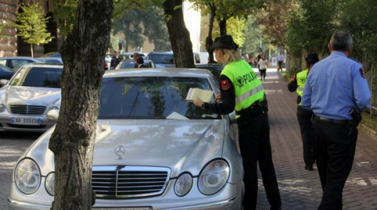 Gjobat e shkelësve të qarkullimit bëjnë bashkë policët bashkiakë dhe ata të rendit! Masat e reja në dobi të qytetarëve…