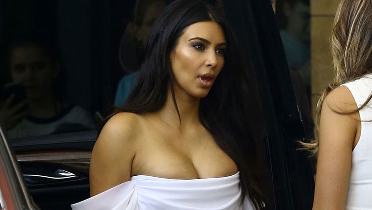 Nuk do e besoni në cilën pjesë të trupit ka vendosur pierceing Kim K! [FOTO]