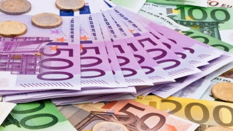 Euro vijon rënien drastike, sot një euro këmbehet me 124.7 lekë