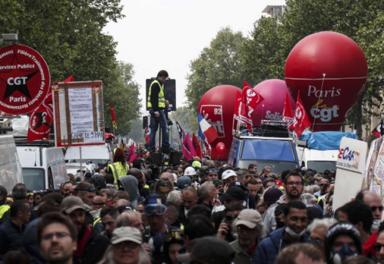 1 Maji në botë, Franca e jo vetëm ‘digjen’, Zvicra mes klounëve [FOTO]