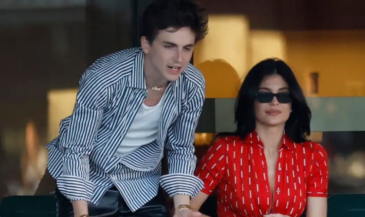 Kylie Jenner i përgjigjet zërave për një shtatzëni të mundshme me Timothée Chalamet...