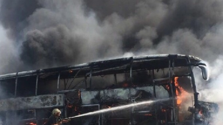 Shkrumbohet autobusi i një kompanie shqiptare në Athinë. Pronari, dyshime për zjarrëvenie të qëllimshme