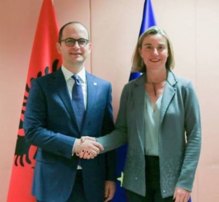 Integrimi i Shqipërisë, ministri i Brendshëm Bushati takon përfaqësuesen e BE-së Federica Mogherinin në Bruksel