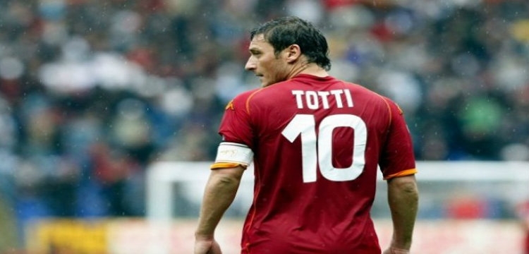 Totti rinovon kontratën me Romën