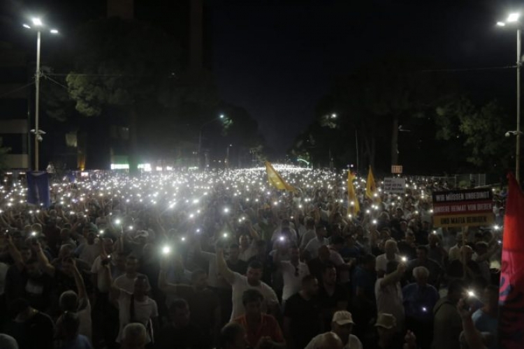 Mbyllet protesta e 9 e opozitës së bashkuar. Asnjë incident!