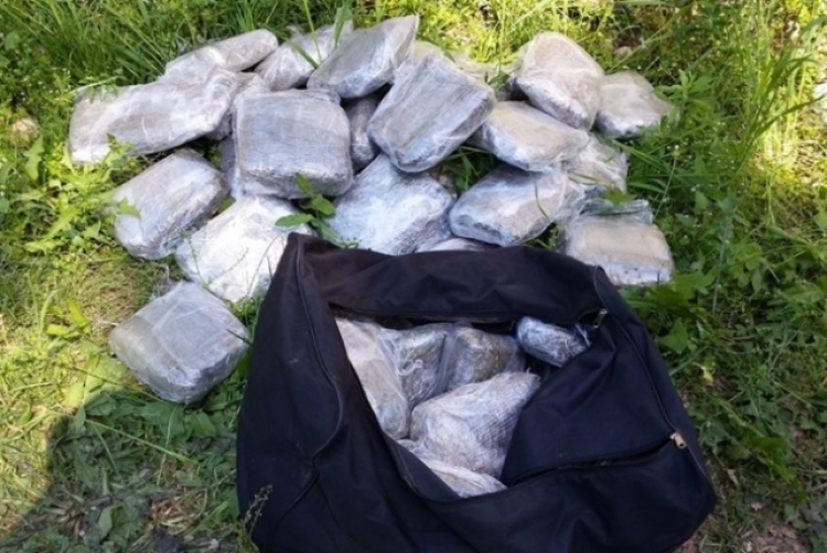 Policia greke sekuestron 76 kilogramë drogë në kufi...