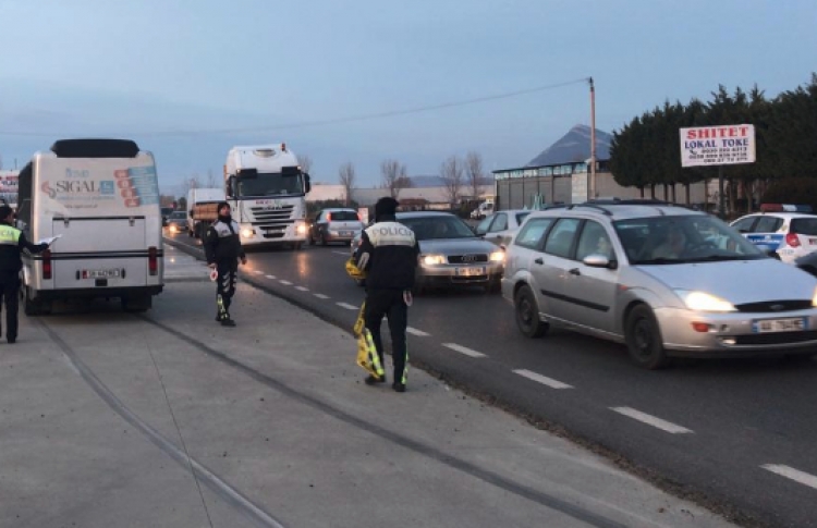 Aksident në superstradën Lezhë-Laç, plagoset rëndë një person