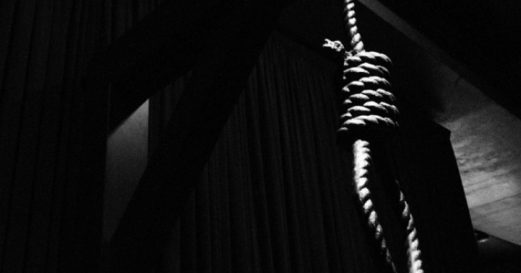 Ngjarje e rëndë në Prrenjas, shtetasi L.V., 44 vjeç i jep fund jetës, familjarët e gjejnë të vetëvarur në banesë