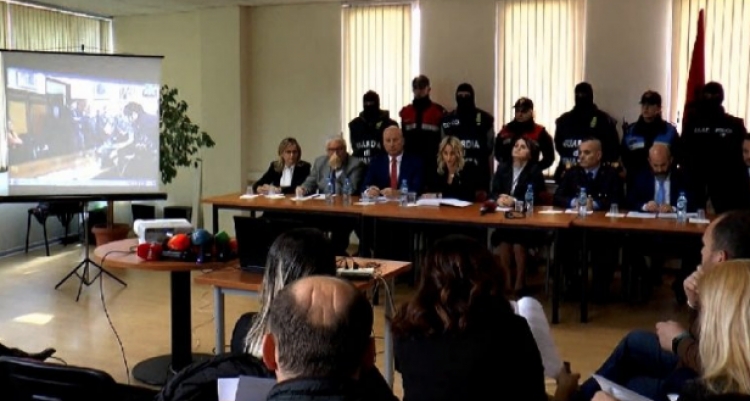 “Lulet e Pranverës” në Shqipëri dhe në Itali, shkatërrohen 4 grupe kriminale, 12 shqiptarë në pranga [EMRAT]