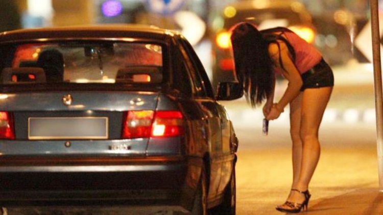 Shtypi me furgon prostitutën 22-vjeçare, arrestohet shqiptari