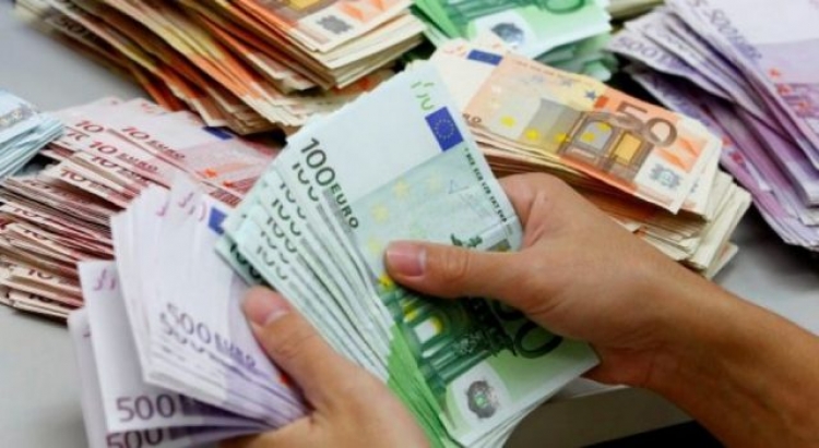 Përvetëson 900 mijë euro përmes mashtrimit, arrestohet 38-vjeçarja