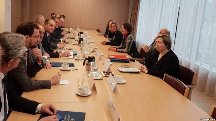 Mogherini kushtëzon Ekipin Negociator: Për fillimin e dialogut me Serbinë duhet të ...
