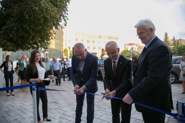 Alpha Bank inauguron ambientet e reja të degës në qytetin e Korçës