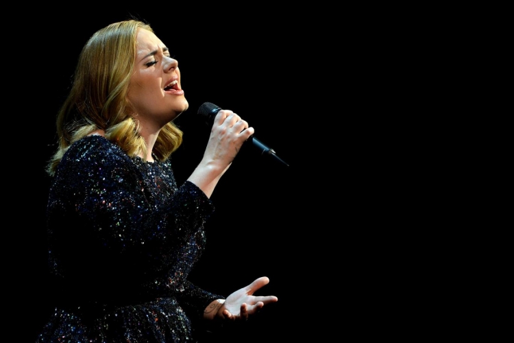 A do të performojë Adele në finalen e Super Bowl 2017?