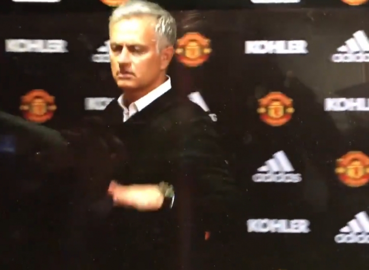 Mourinho nuk e harron “vesin” e vjetër, acarohet dhe largohet nga konferenca [VIDEO]