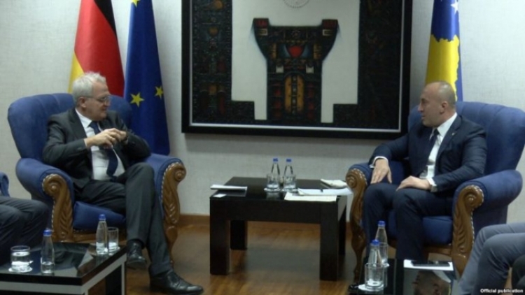 Zëvendëspresidenti i Parlamentit Europian, nuk pajtohet me ndryshimet e kufijve Kosovë-Serbi