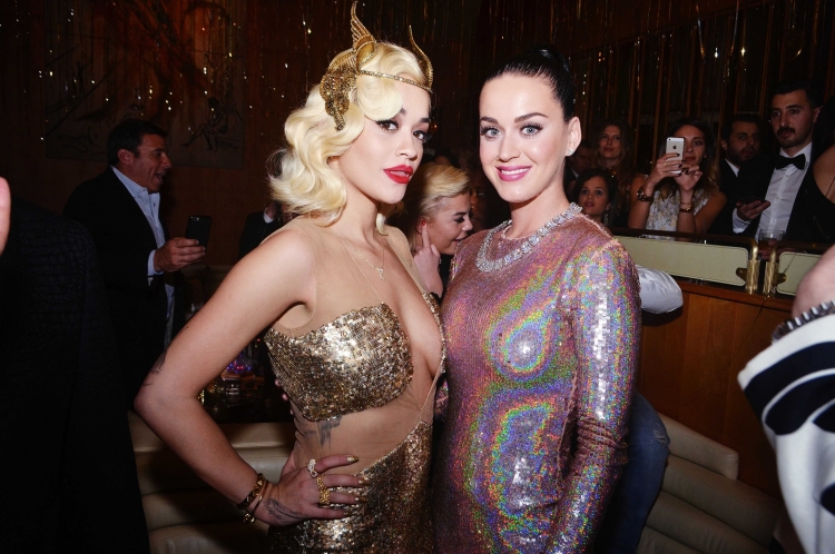Shikoni çfarë dhurate i bën Katy Perry, Rita Orës [FOTO]
