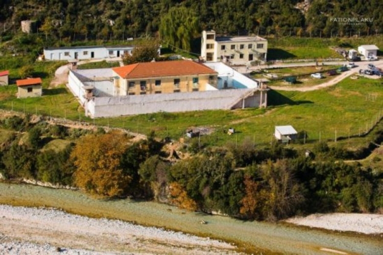 Tentoi ti fuste celular vëllait në burg, arrestohet Drita Rrapa 33-vjeç