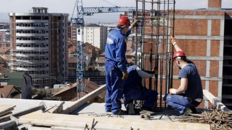 Rritet puna në të zezë, 70% e sektorit të ndërtimit i ka punonjësit informal