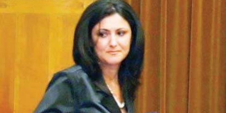 Kthehet në Shqipëri gjyqtarja Andrea  e akuzuar për ryshfetin 50 mijë euro