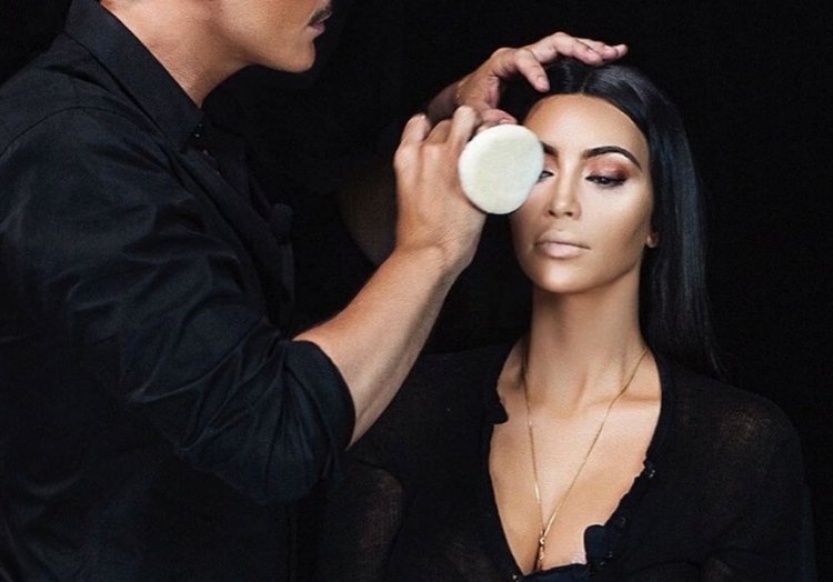 Kim Kardashian i bën urimin special grimierit me origjinë shqiptare për ditëlindje [FOTO]