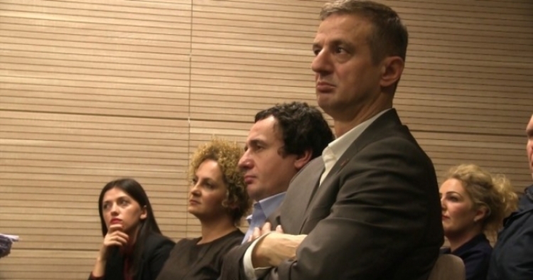 Lirohen nga paraburgimi Albin Kurti dhe Donika Bujupi