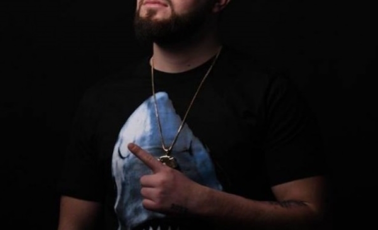 E dhimbshme, reperi i njohur shqiptar humb të ëmën: Shpresoj të kesh qenë krenare për mua…