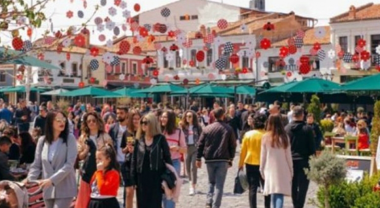 Jo më Tirana kryeqendra e ‘qeflinjve’, një tjetër qytet ja kaloi