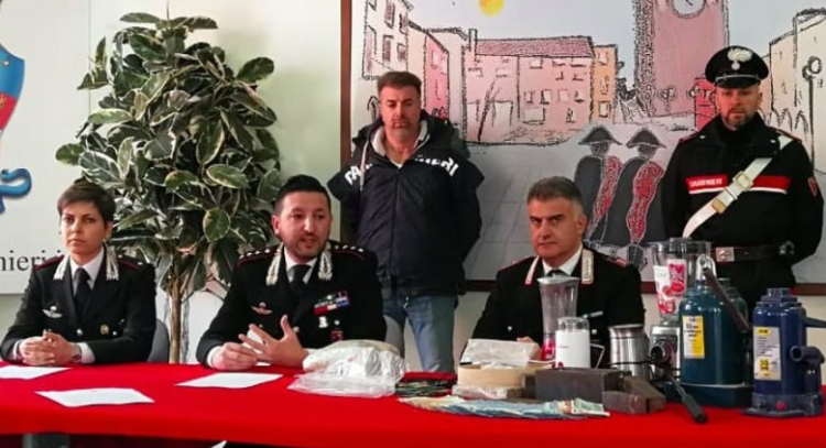 Itali/Laborator droge në banesë, arrestohen shqiptarët
