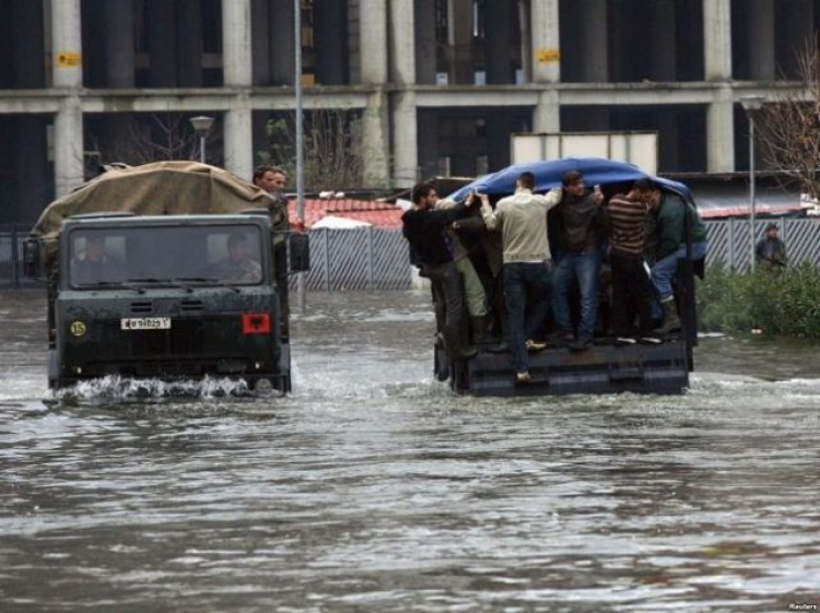 Fatkeqësitë natyrore po shpërngulin shqiptarët! Numri më i lartë në rajon