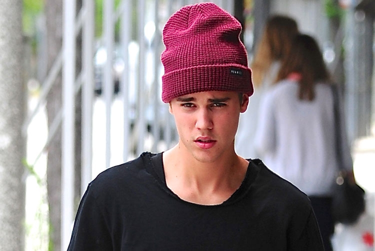 Justin Bieber sulmon rëndë portalin online, i quan 