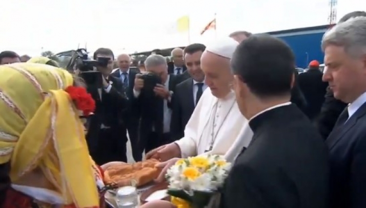 HISTORIKE/ Papa Françesku pritet në mënyrë madhështore në Maqedoni! Ja eventet që janë planifikuar[FOTO]