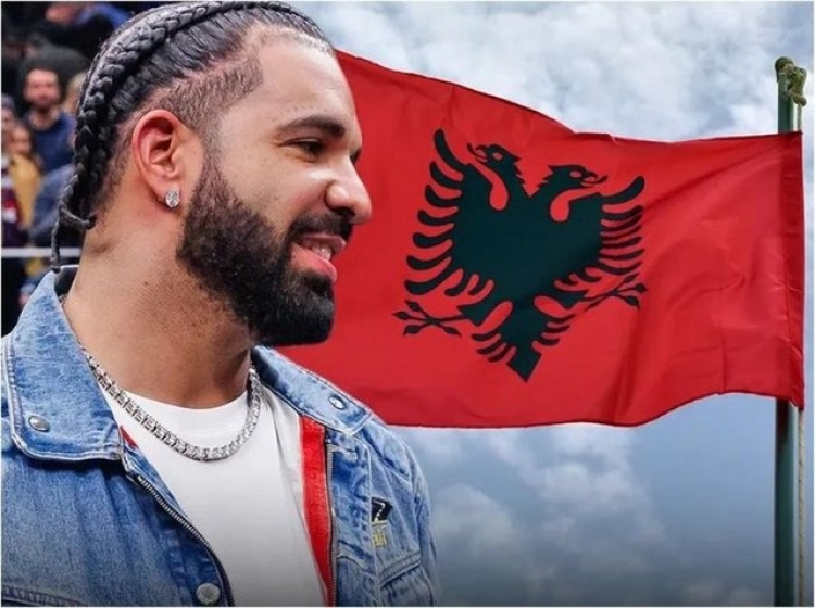 Çfarë po kurdis? Postimi i Drake me flamurin shqiptar dhe frazën që po komentohet kudo
