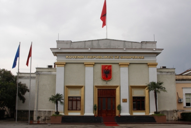 Kryetari i Parlamentit të Republikës së Maqedonisë, z. Talat Xhaferi vjen sot për një vizitë zyrtare në Shqipëri me ftesë të Kryetarit të Kuvendit të Shqipërisë, z. Gramoz Ruçi