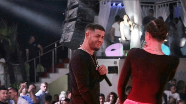 Vajza, tani do e pëlqeni më shumë! Me këtë veprim, Noizy sapo na tregoi që është i dashuri perfekt! [VIDEO]