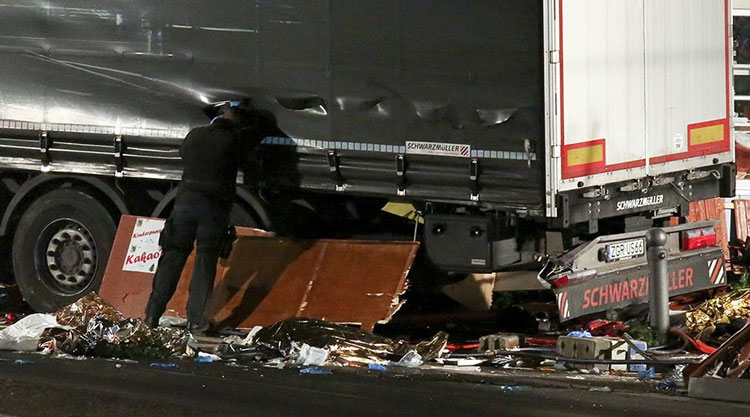 Policia gjermane në gjueti të hapur anti-terror, kthen përmbys kampet e refugjatëve [FOTO]