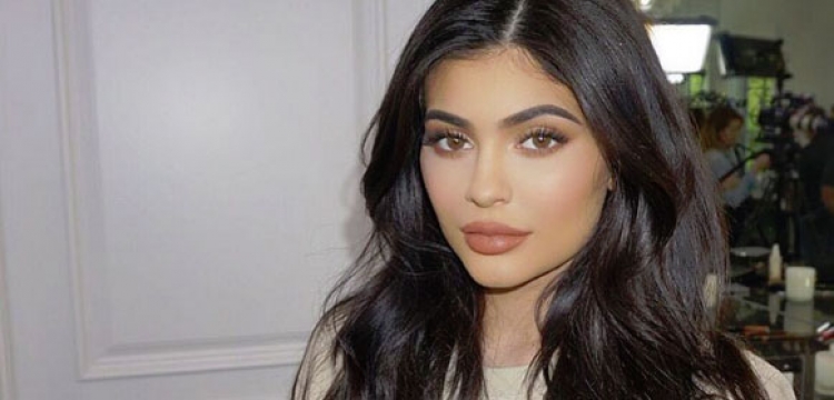 Kylie Jenner: “Mjaft, nuk jam shtatzënë” [FOTO VIDEO]