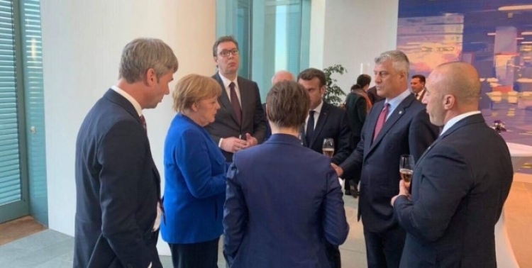 Dështon plani Merkel-Makron. Nuk do të ketë takim Kosovë Serbi
