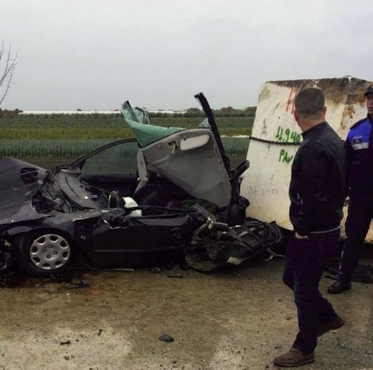 Aksidentohet makina ku udhëtonte familja, vdes vajza