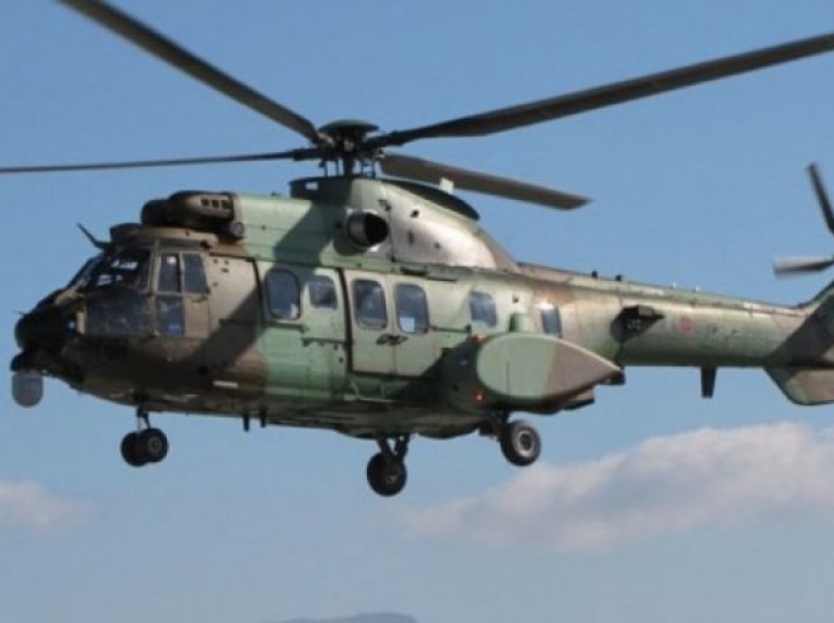 Një helikopter i Forcave të Armatosura po kryen fluturime inspektimi në ultësirën jugperëndimore të vendit, nga Kepi i Rodonit deri në grykëderdhjen e Vjosës