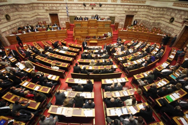 Tronditet politika greke, dy ish-kryeministra dhe 8 ish-ministra akuzohen për korrupsion