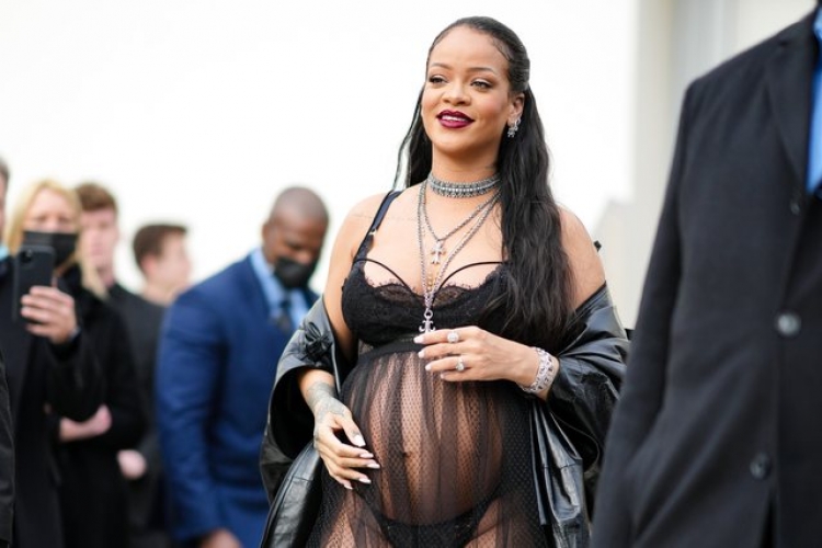 Rihanna bën daljen e parë publike pas lindjes së djalit