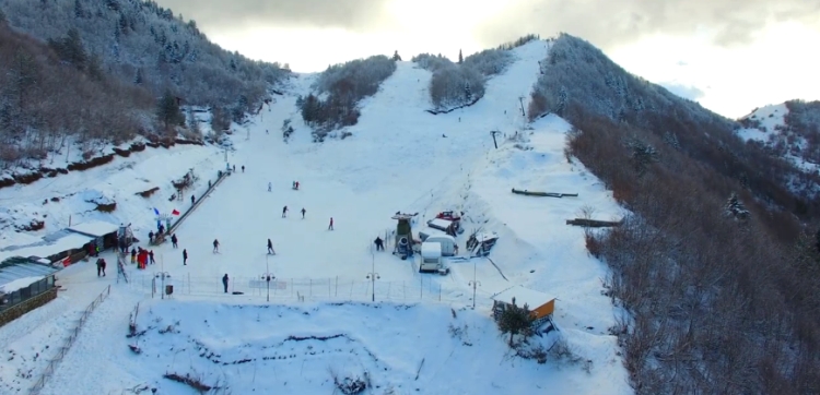 Ski në dardhë, emocione të filmuara me dronin 4K...[VIDEO]
