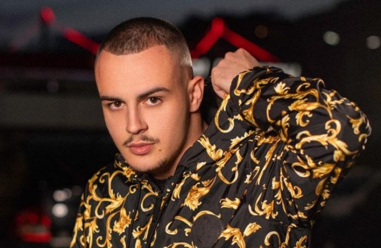 Don Xhoni ndalohet nga POLICIA, zbulohen detajet, ja çfarë është gjetur në makinë!