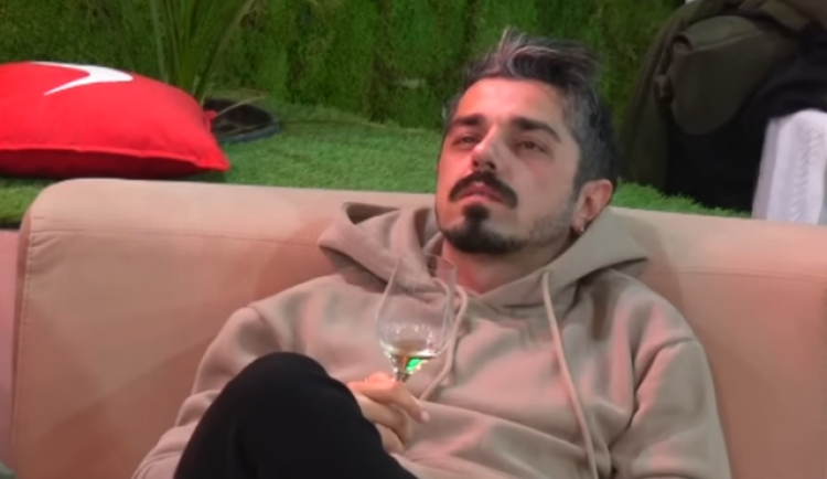 U largua papritur, Amos Zaharia reagon për herë të parë pas daljes nga ''Big Brother Vip'': Kërkoj ndjesë…