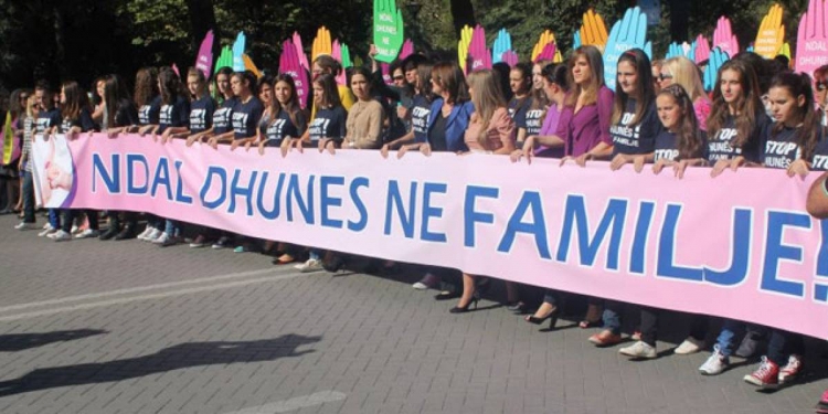 Dhuna në familje 