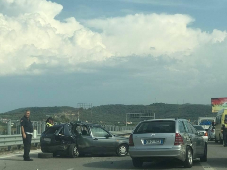Aksident i rëndë në Levan – Vlorë, përplasen dy makina