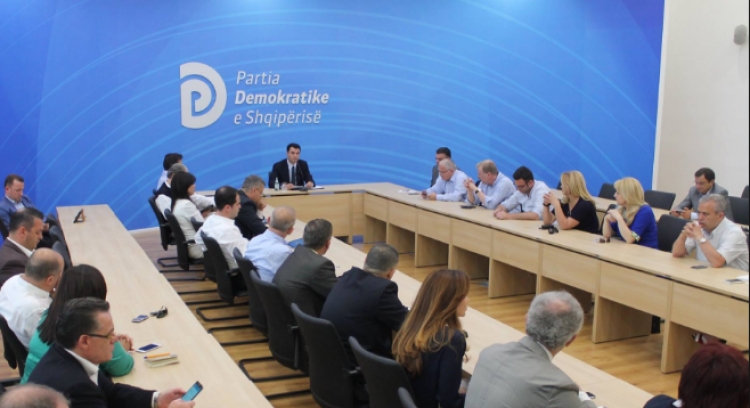 Pas seancës plenare, PD mbledh grupin parlamentar